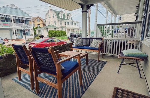 Ocean Grove House | THE VICTORIA & ALBERT. Perfect for Groups - 5 patios, BBQ, 10 Beach Passes.