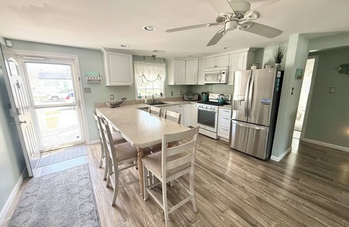 North Cape May House | The Villa By the Bay POOL Private Heated Pool & Hot Tub!