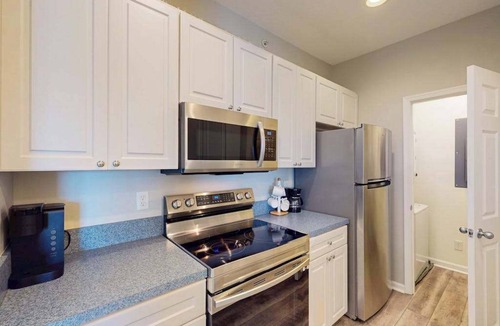 Villages of Five Points Apartment | The Villages of Five Points apartment w/community pools, tennis courts, shops
