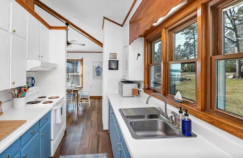 Prosperity House | The Water’s Edge | Sleeps 8 | Incredible Views