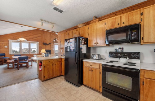 Whalehead Beach House | The Whaler: Affordable and comfortable Oceanside w/a Private Pool and Hot Tub