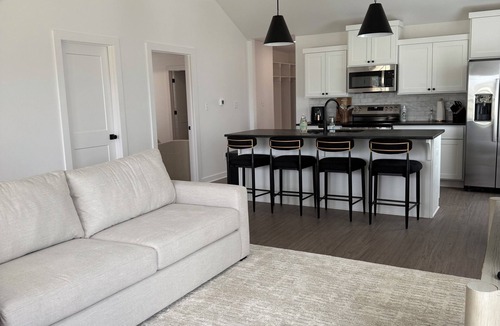 Uniontown House | The White Lotus - walking distance to ACHE or ARCBest