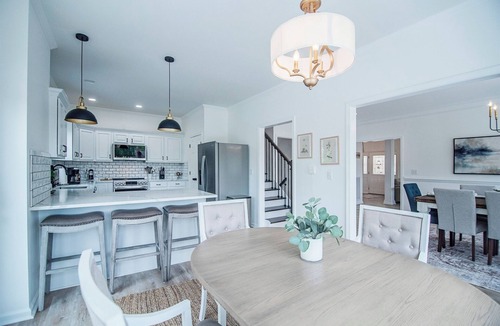 Alexander City House | The Willow at Lake Martin-A Spacious Dream Lakeside Retreat