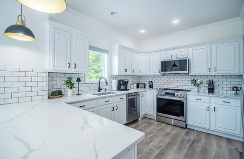Alexander City House | The Willow at Lake Martin-A Spacious Dream Lakeside Retreat