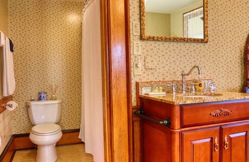 Pella Bed & Breakfast | The Windmill Suite at Pella Mansion