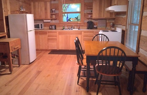 Mentone Cabin | THE WOODLANDS - VERY QUIET SECLUDED CABIN