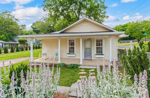 Fort Payne Cottage | The Yellowflower Historical Home in a Great Location!