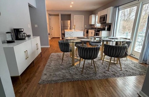 Rockford House | TheCreekHouse: 5BR Sanctuary w/Sunroom & Games