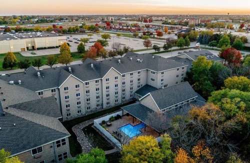 Johnston Hotel | Theme Suite w/Whirlpool Cottage, Fireplace, Stoney Creek Johnston | 2 Units