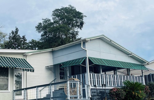 Georgetown House | This beautiful 3-bedroom 2-bathroom Riverfront home is a great place to unwind.