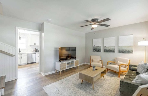 East Brainerd House | This house is a 3 bedroom(s), 1.5 bathrooms, located in Chattanooga, TN.