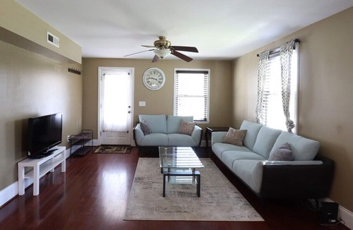 Towson House | This house is a 3 bedroom(s), 2 bathrooms, located in Towson, MD.