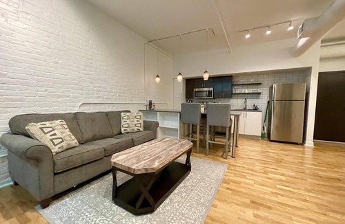 Old Market Apartment | This serviced apartment is a 2 bedroom(s), 2 bathrooms, located in Omaha, NE.