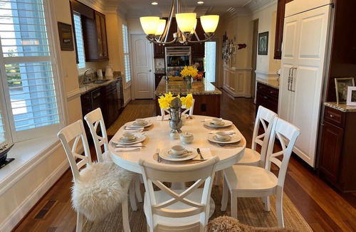 Annapolis House | This thoughtfully styled home overlooks the Bay and is perfect for your Annapolis escape.