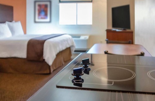 Jamestown Hotel | Three Comfortable Room w/Cooking Facilities Near Little Britches Fishing Pond