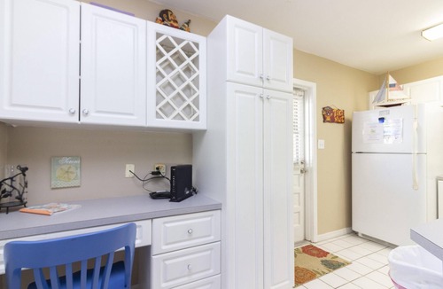St. Augustine Beach House | Tiki Hut ~ Excellent Location ~ 1 House Off Beach!