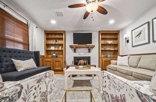 Turner Park House | Timeless Tulsa: 1940s Bungalow Expo 3BR/3BA
