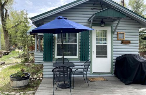 Riverside House | Tiny Cabin Perfect an Individual Escape with BBQ in Riverside, Wyoming
