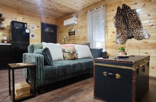 Edina Cottage | Tiny Cozy Cottage in Edina, MO