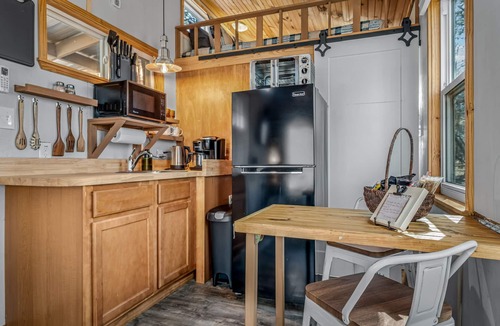 Mentone Cabin | Tiny Cub House | Secluded Tiny House on 1.7 Acres, Mentone