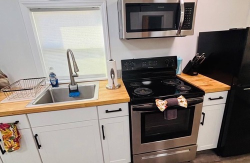 Chapel Hill Apartment | Tiny green home sanctuary; 10-mins to UNC; patio; backyard