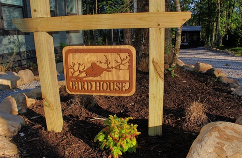 Tracy City Cottage | Tiny Home in the woods with Hot tub, swing and hiking trails
