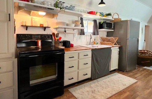 Tallassee Cabin | Tiny Home near Monster Mountain MX Park and Lake Martin