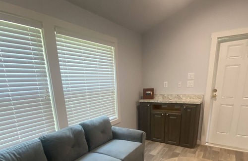 Cleveland House | Tiny home with amenities!