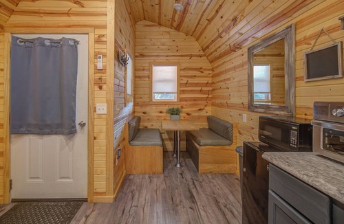 Ashland Cabin | Tiny House Cabin with Loft. 2 Queen Beds with Child Sleeper