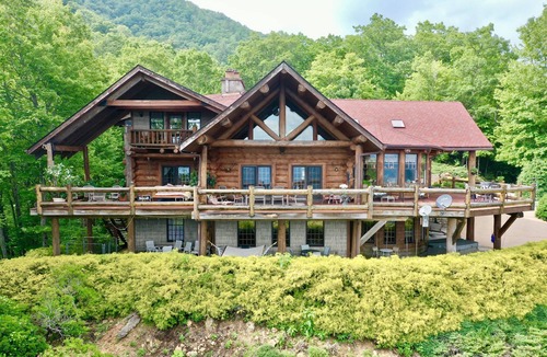 Butler Cabin | TN Mountain Lodge: sleeps 22+ lake, hikes, hot tub, Sauna