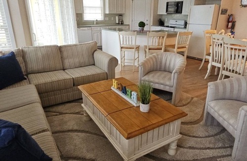 Wildwood Condo | Top Floor Condo Rooftop Fireworks 1.5 Blocks to Beach Elevator Sleeps 10