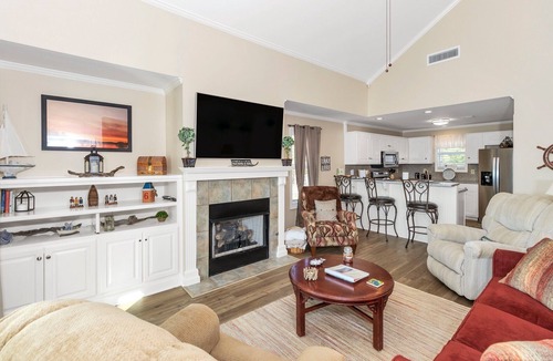 Dadeville Condo | Top-Floor Lakefront Condo – Heated Pool, Boat Dock & Sunset Views