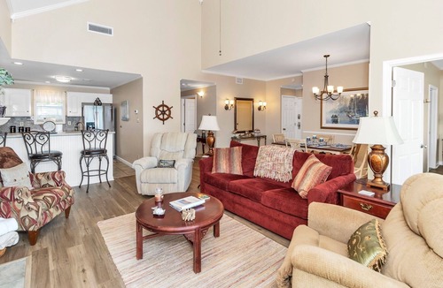 Dadeville Condo | Top-Floor Lakefront Condo – Heated Pool, Boat Dock & Sunset Views