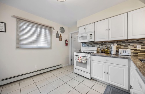Lake Como Apartment | Top Rated ! Serenity Guest House-4 Beach Badges-BBQ Grill-Near all Attractions.
