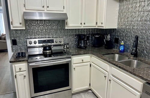 Greenville House | Totally Renovated Greenville Townhome - Pirate Fans & Monthly Renters Welcome!