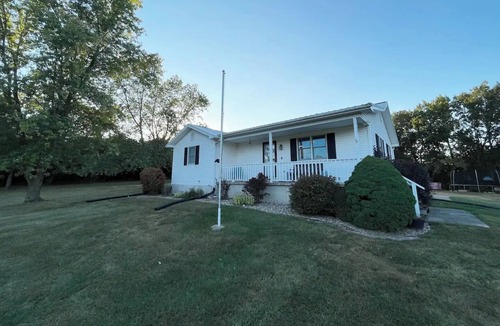 Monroe City House | Totally Renovated Home on 5 Acres - Just 4 Miles From Mark Twain Lake