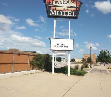 Historic Rapid City Hotel | Town House Motel
