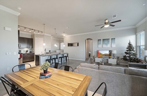 McNeil Apartment | Townhome W a pool in North Austin 7351