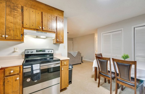 Cedartown House | Townhome w/Porch: 2 Mi to Central Cedartown!