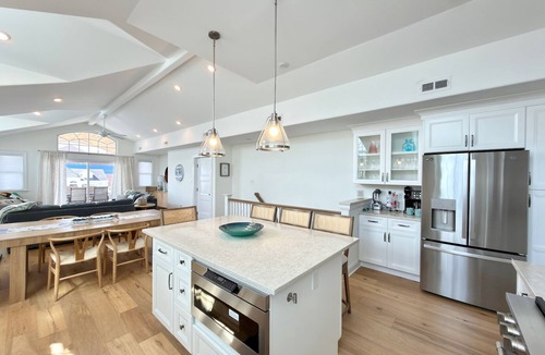 Sea Isle City House | Townhouse close to all dining and entertaining downtown Sea Isle has to offer