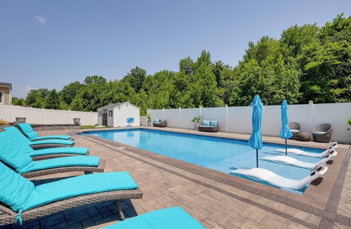 Golts Apartment | Townsend Suite w/ Shared Pool & Lounge Patio!