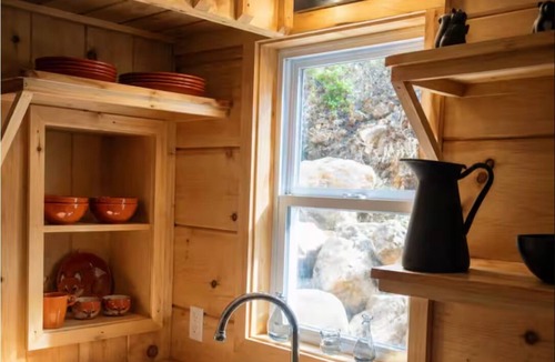 Newport Cabin | Tranquil 2-bedroom cabin with AC in charming Newport