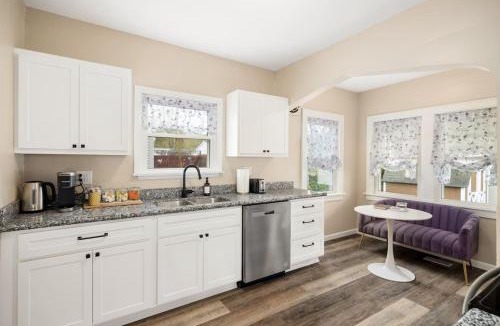 Peoria House | Tranquil 3 Bed Retreat Sleeps 7