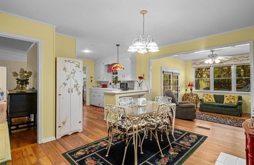Dalton House | Tranquil 3-bedroom farmhouse in Dalton with all you need