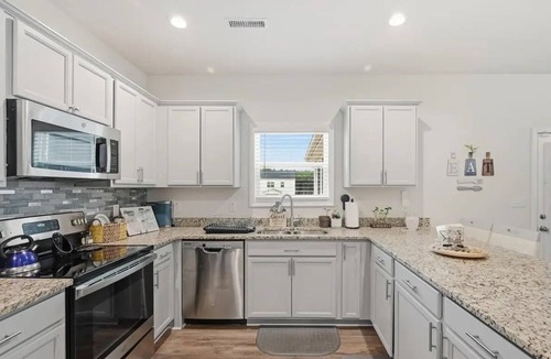 North Raleigh House | Tranquil 3-bedroom house with AC in charming Raleigh