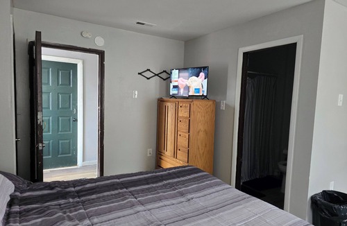 Camden Apartment | Tranquil Studio apartment with AC in charming Camden near Philadelphia