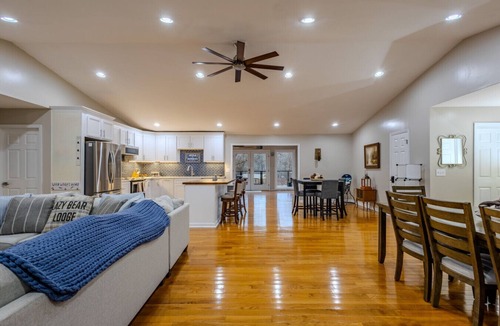 Ten Mile House | Tranquil Terrace at Watts Bar Lake