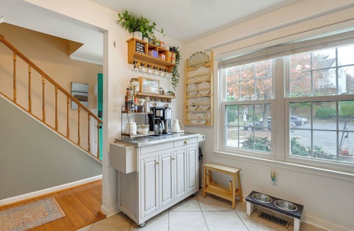Germantown House | Tranquil Townhouse Retreat w/Deck in Germantown!