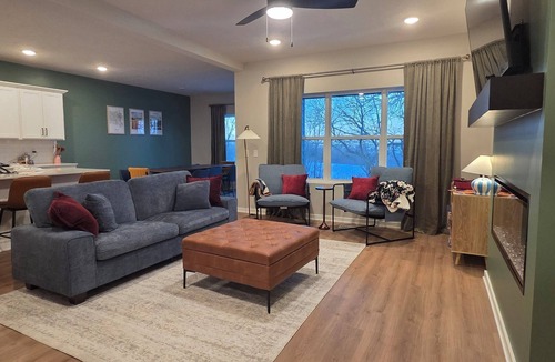 Omaha House | Tranquility Retreat - new house for families w/great access to Omaha amenities