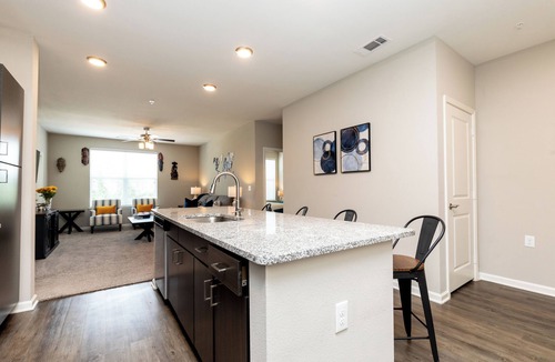 Huntsville Apartment | Traveler's Oasis/Walk to Bridge Street/Modern 2BR Luxury w/Free Parking